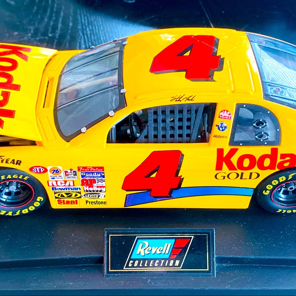Sterling Marlin 1997 Chevrolet Monte Carlo. Morgan McClure Motorsports.